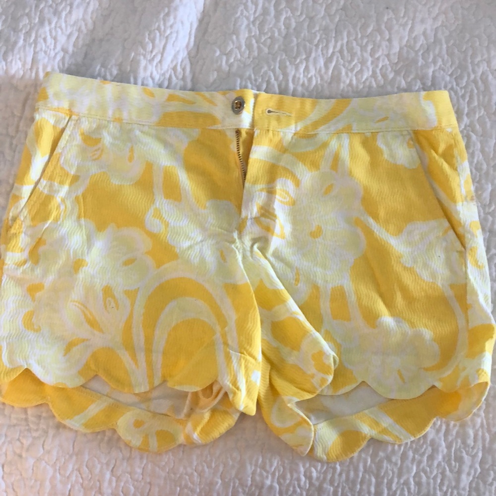 Lilly Pulitzer Buttercup Short Size 6